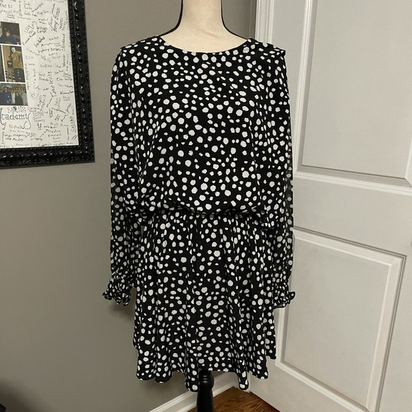 Umgee Dresses & Skirts - GORGEOUS Umgee black/white dress